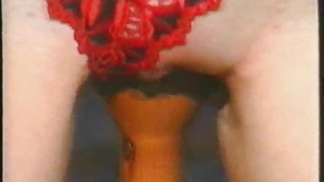 સફેદ ગૌરવર્ણ વાળવાળી બીપી સેક્સી પિક્ચર સેક્સ ડોલને બે કાળા કોક્સથી સખત મારવામાં આવે છે
